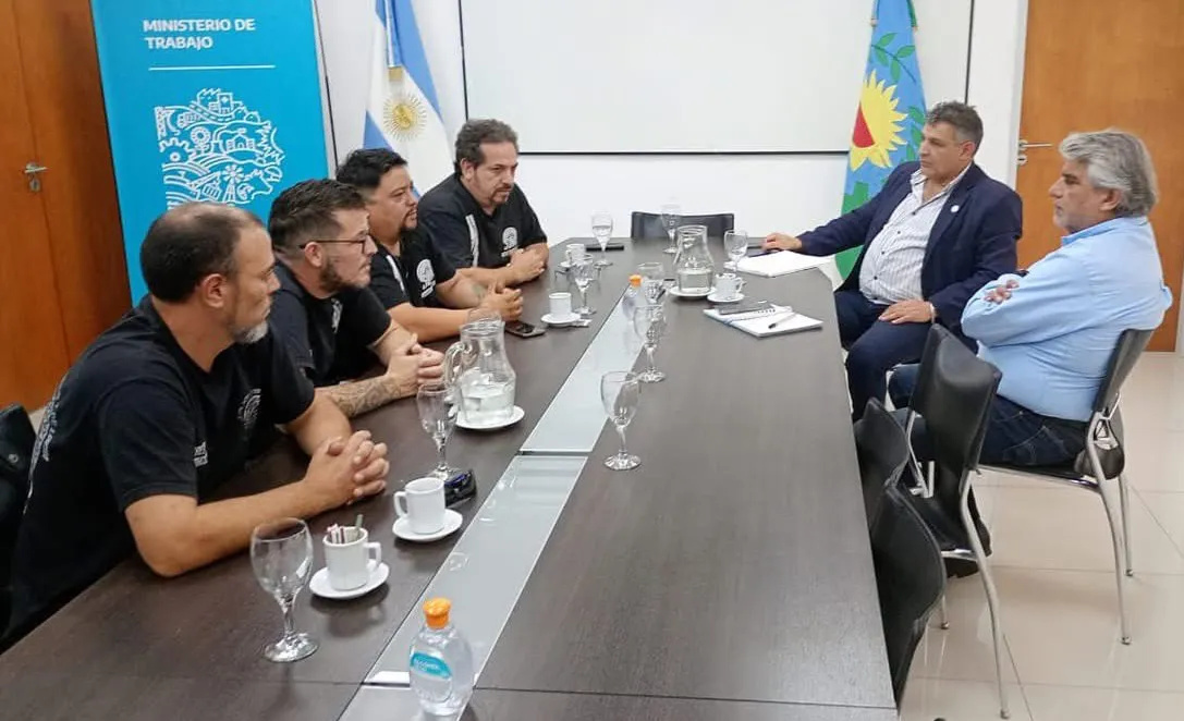 El conflicto en Pirelli escala: el Sindicato del Neumático denuncia aprietes y pide intervención del gobierno bonaerense El conflicto en Pirelli escala: el Sindicato del Neumático denuncia aprietes y pide intervención del gobierno bonaerense