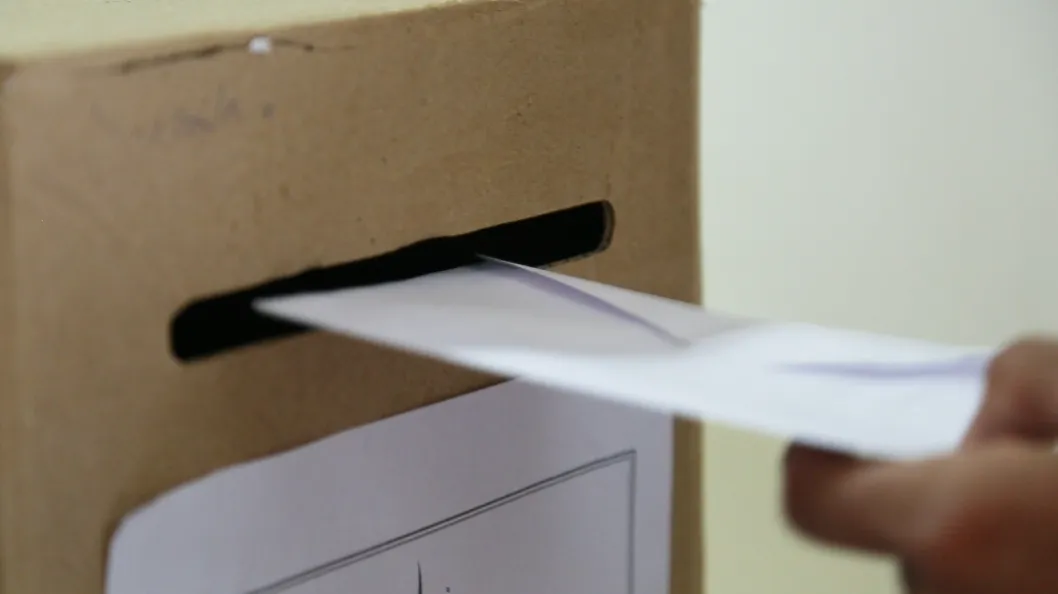 Urna - votos - elecciones