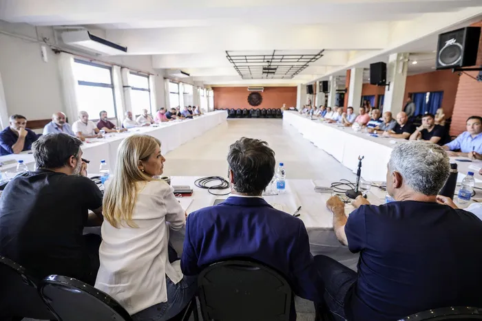 Kicillof e intendentes del MDF