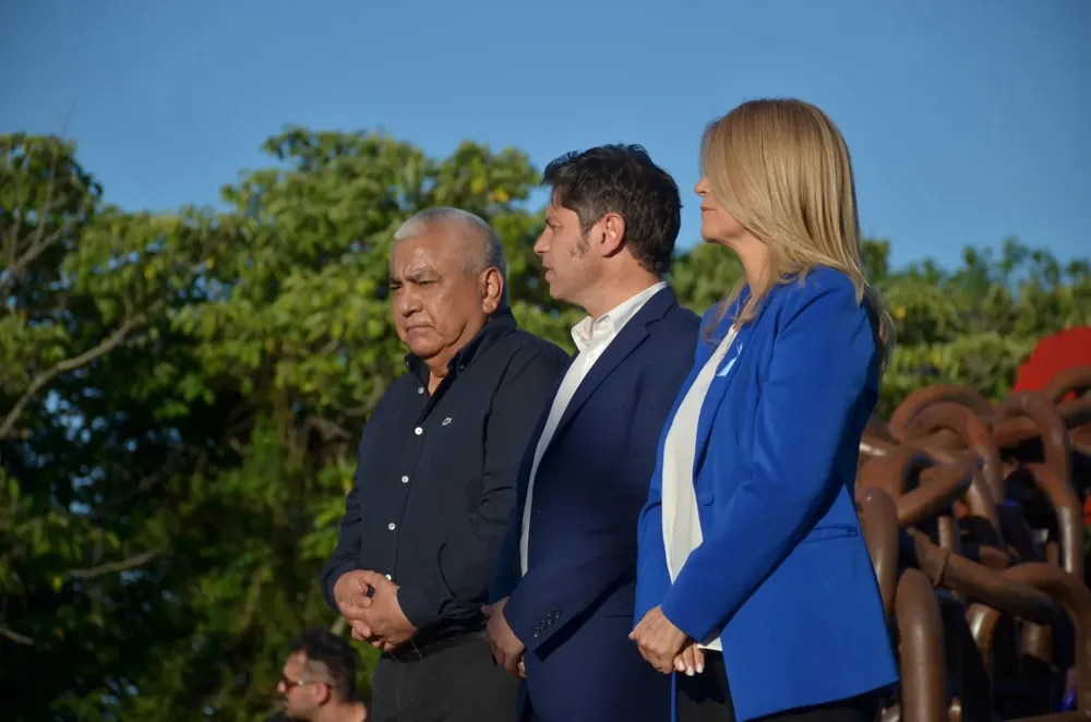 Cecilio Salazar junto a Kicillof y Magario