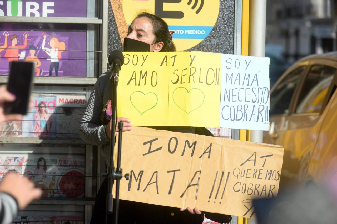IOMA suma otro frente: paro de acompañantes, pagos demorados y terapias en riesgo.