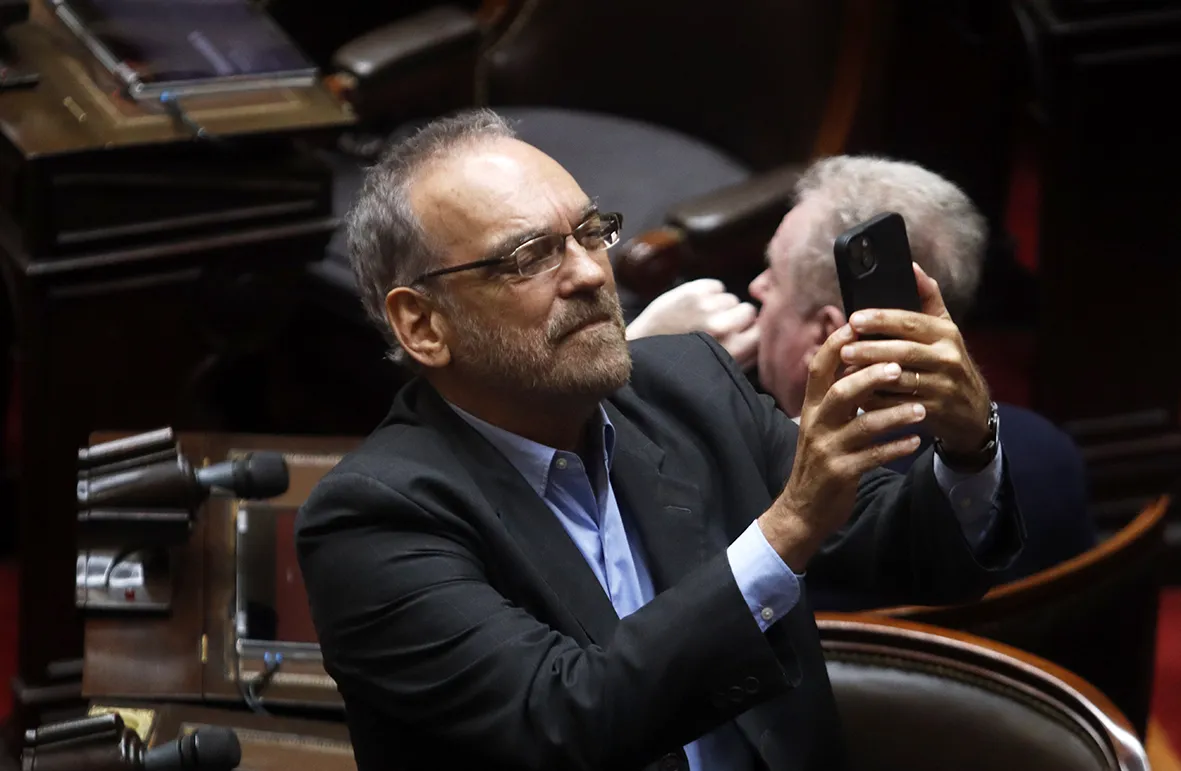 Milei oficializó la designación de Fernando Iglesias como embajador en Bélgica