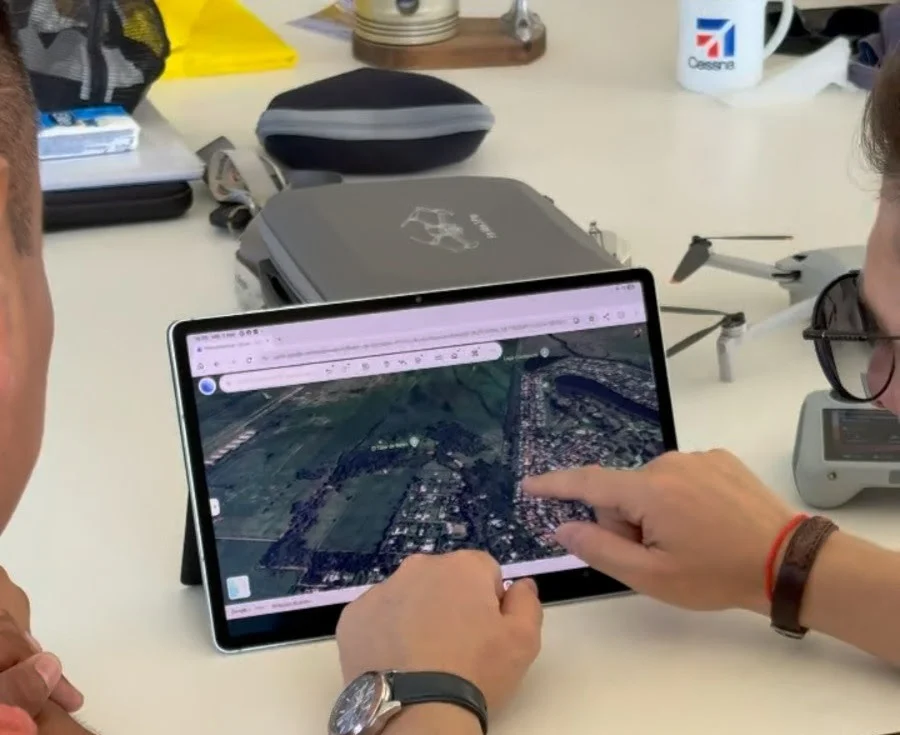 Escobar suma controles aéreos con drones y aviones