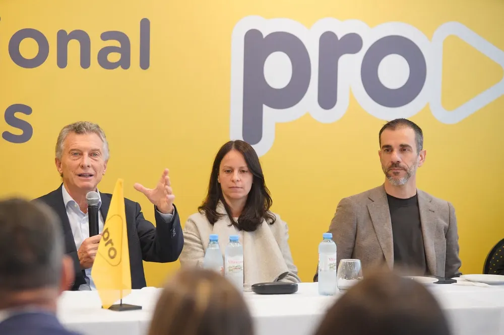 Macri, Martínez y Petrecca.