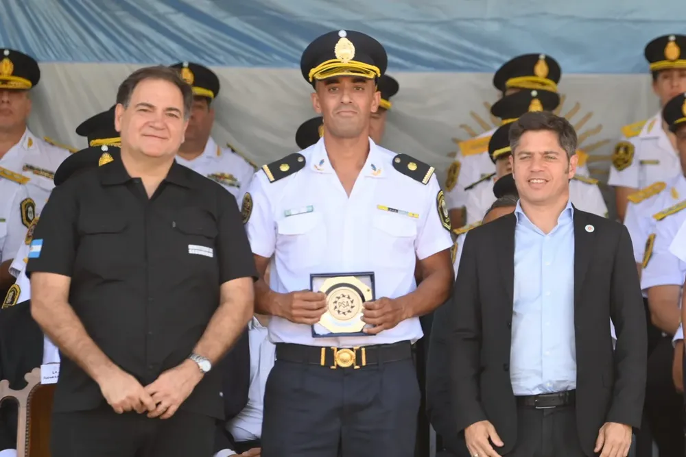 Alonso y Kicillof en acto de la Policía Bonaerense
