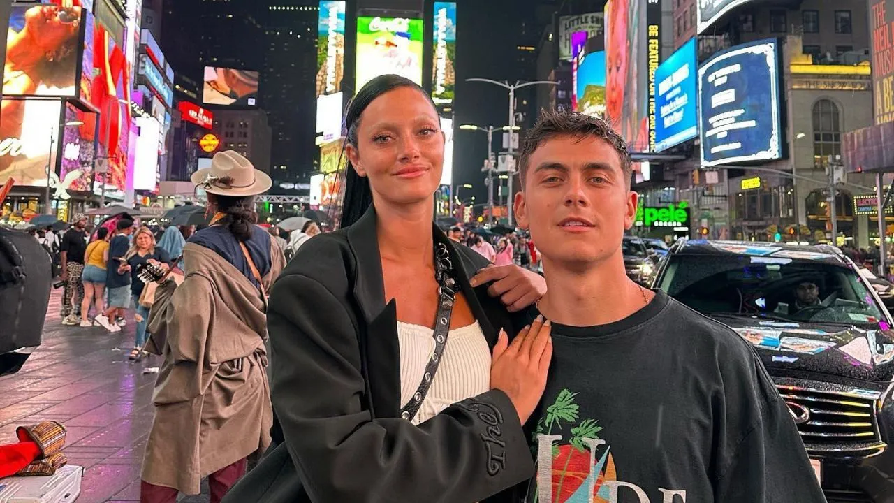 Oriana Sabatini sorprende en Times Square con mensaje ecológico