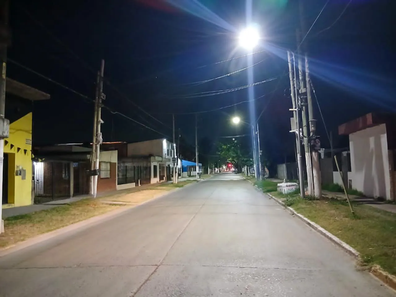 Más infraestructura urbana mejorado de calles y nuevas luces LED en Presidente Perón