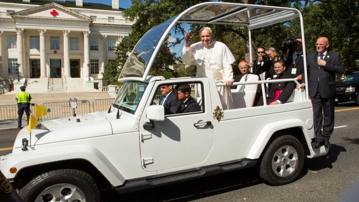 Francisco donó el papamóvil para convertirlo en clínica infantil en Gaza antes de morir