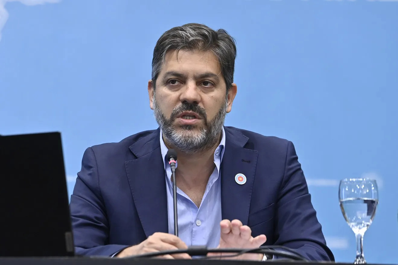 Carlos Bianco en conferencia de prensa