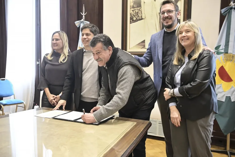 Barenghi firmó el convenio de Provincia Leasing