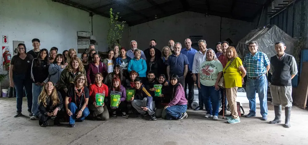 Cascallares entregó insumos a instituciones agrarias y productivas de Alte Brown (1)