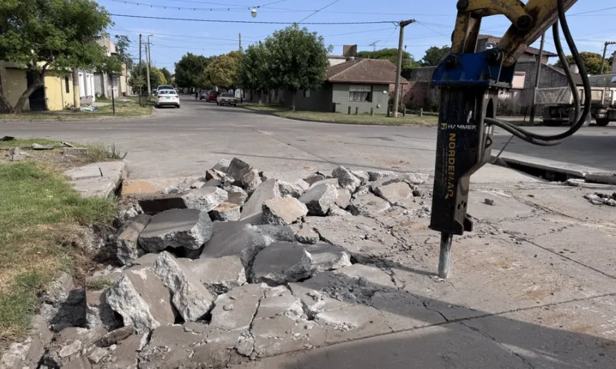 Balcarce avanza con obras de pavimento y mejora de calles de tierra