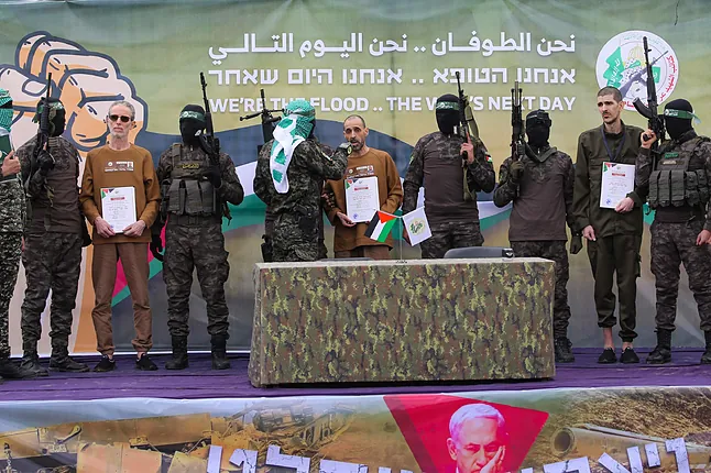 Hamas liberó a tres rehenes