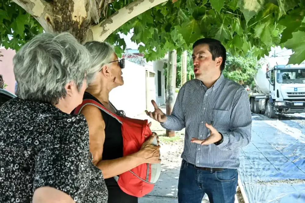 Nardini recorrió obras educativas y de pavimentación en Malvinas Argentinas