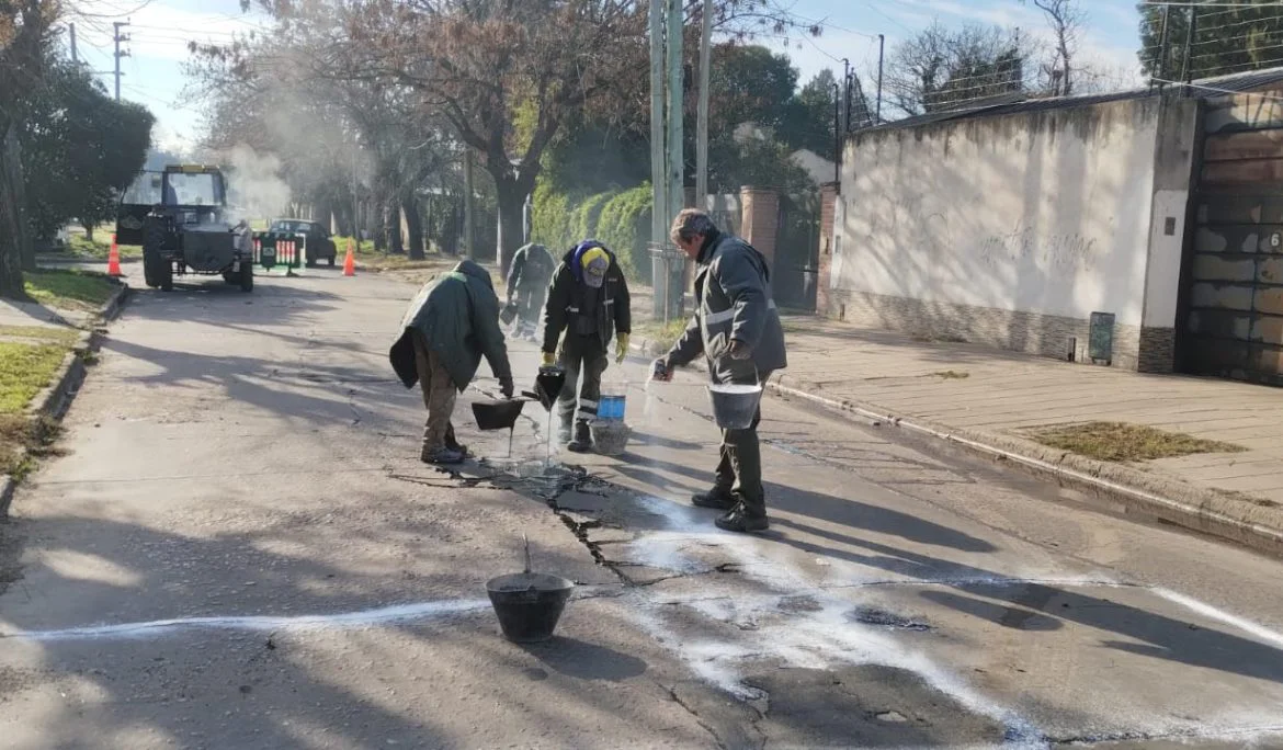 Esteban Echeverría refuerza las obras viales en Luis Guillón y Monte Grande