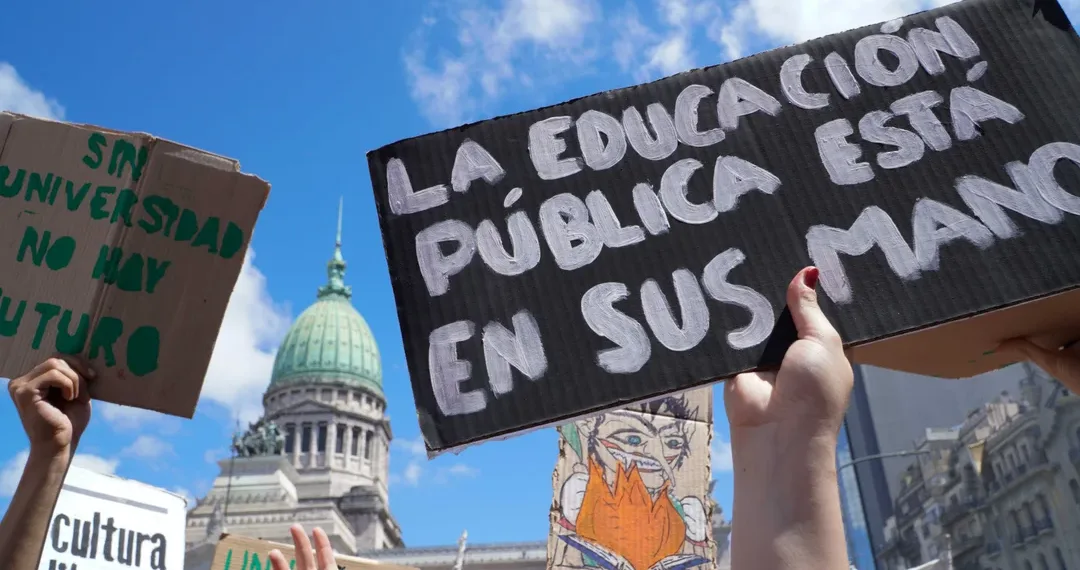 Paro y movilización de universitarios al Congreso