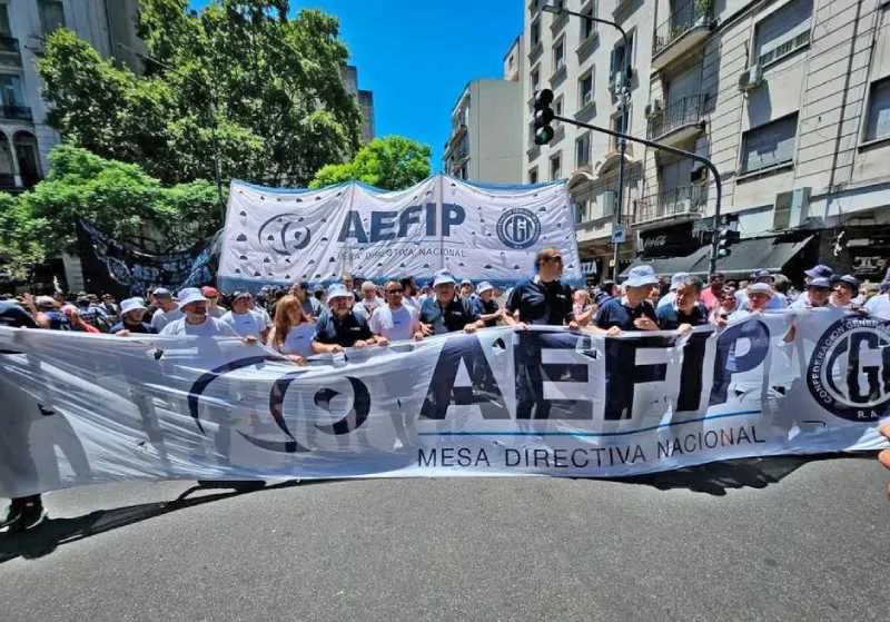 Trabajadores de AFIP prenden el alerta ante posibles despidos.