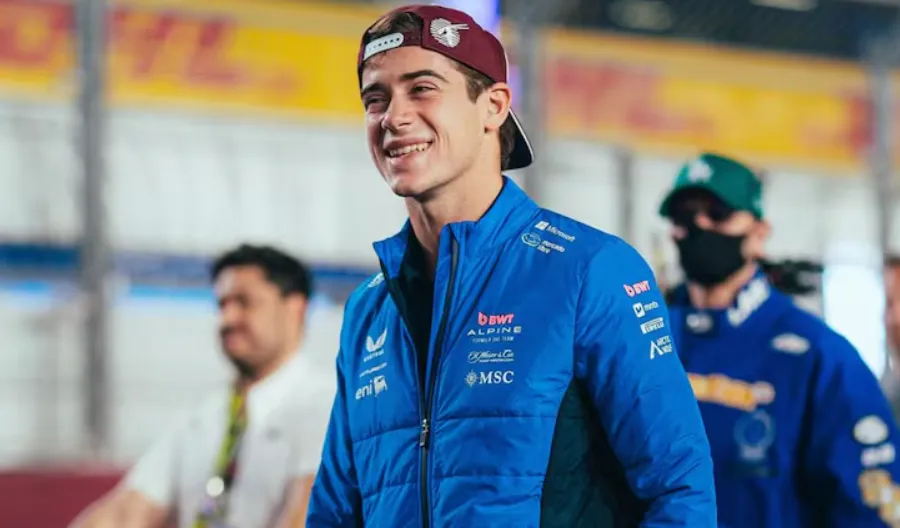 Colapinto corre en Qatar.