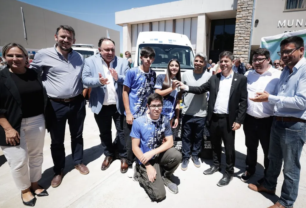 Fuerte acto en General Las Heras Kicillof entregó móviles y cuestionó la falta de recursos nacionales