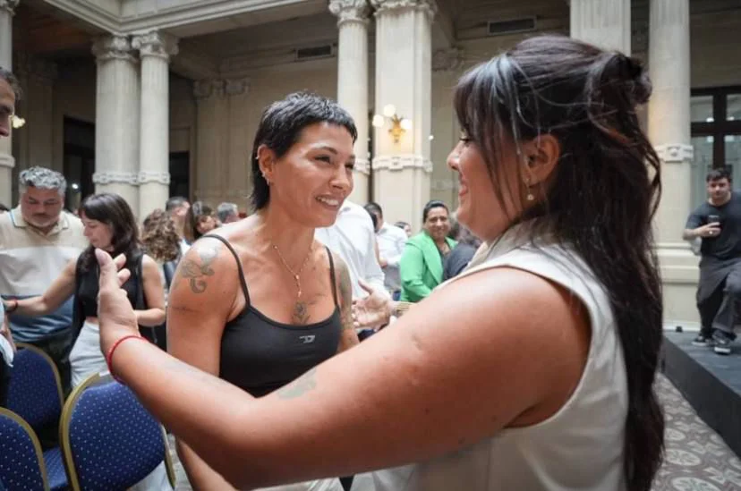Mayra Mendoza y Eva Mieri