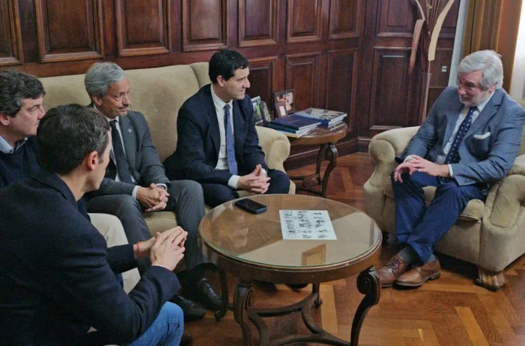 Abad con Conte Grand.