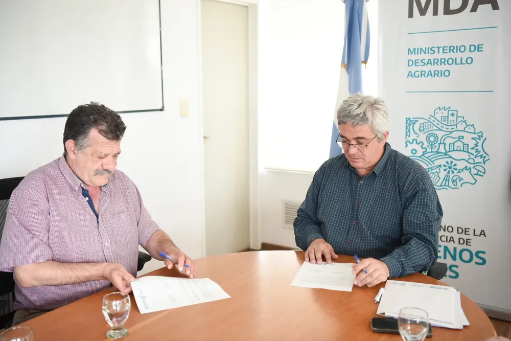 Barenghi firmó un convenio para obras en Irala