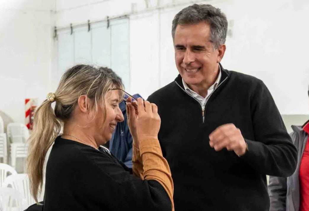 Rivadavia entregó anteojos