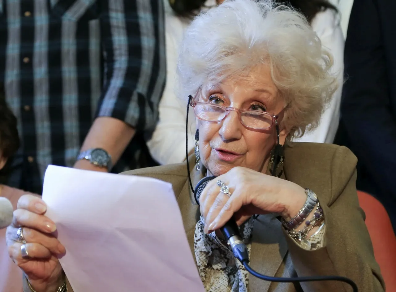 Estela-de-Carlotto-2310-2