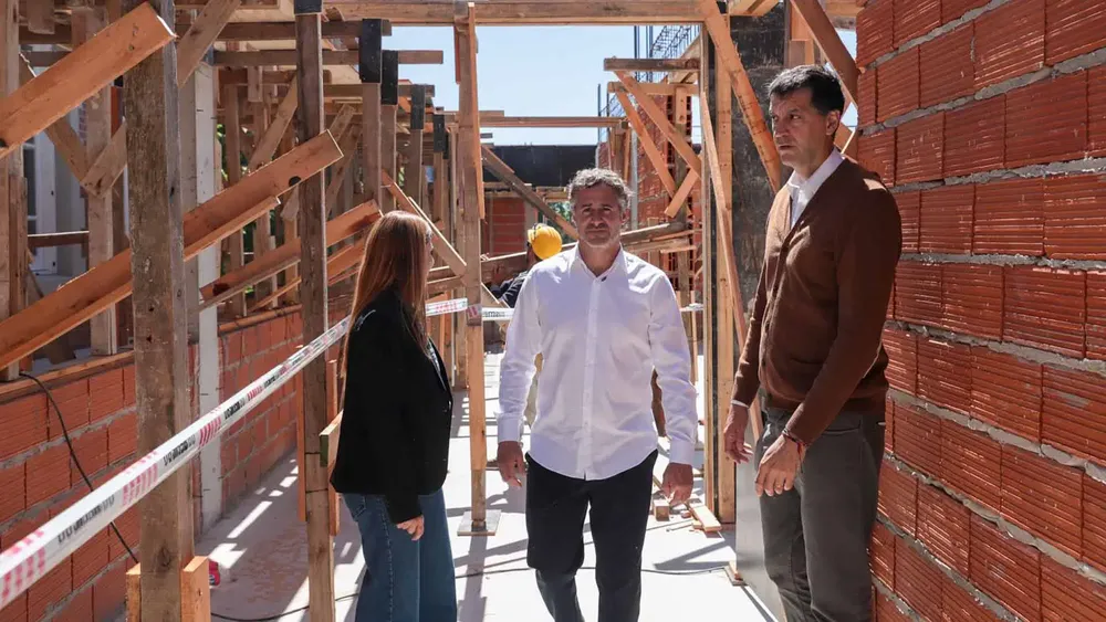 Achával recorrió la obra del edificio de la Universidad Nacional de Pilar