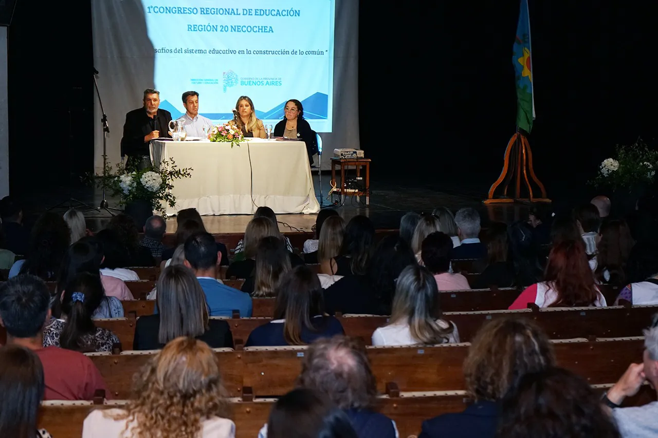 Rojas abrió el Congreso Regional de Educación y el municipio presentó el destino ante agencias nacionales