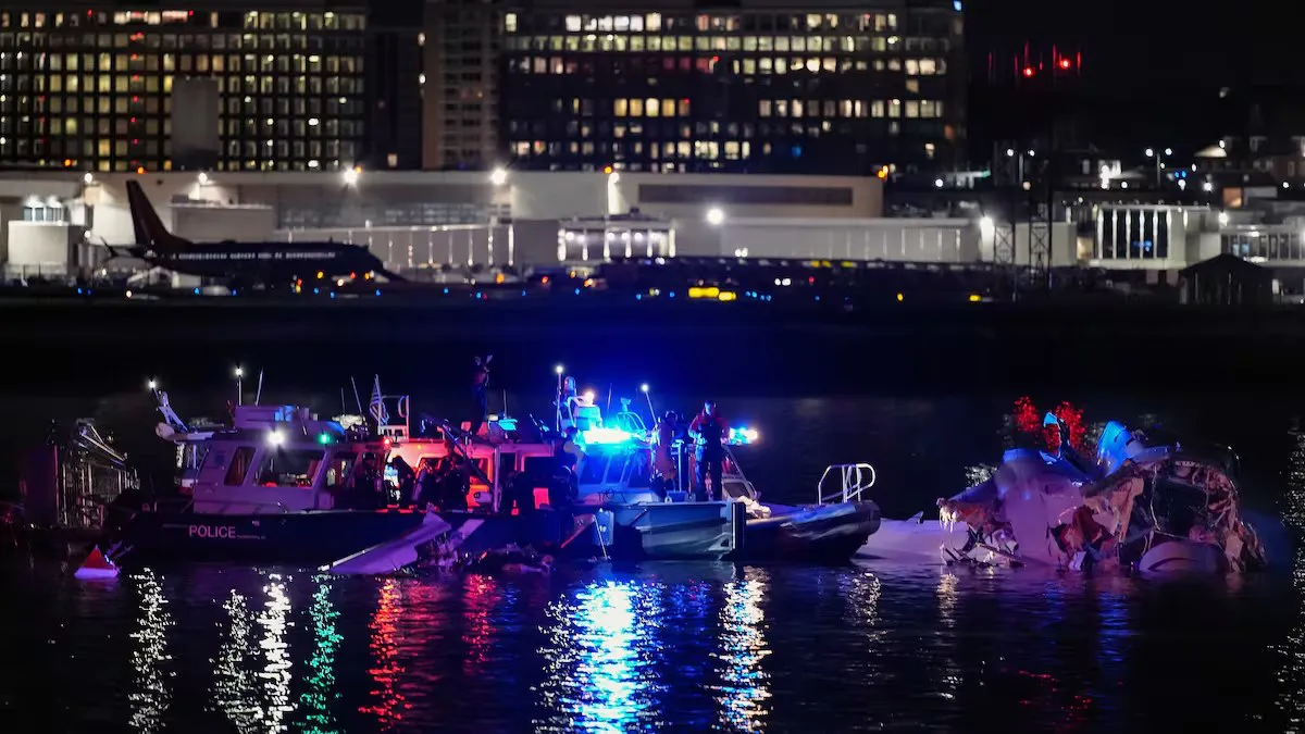 Helicóptero militar choca contra avión comercial en Washington: 67 víctimas